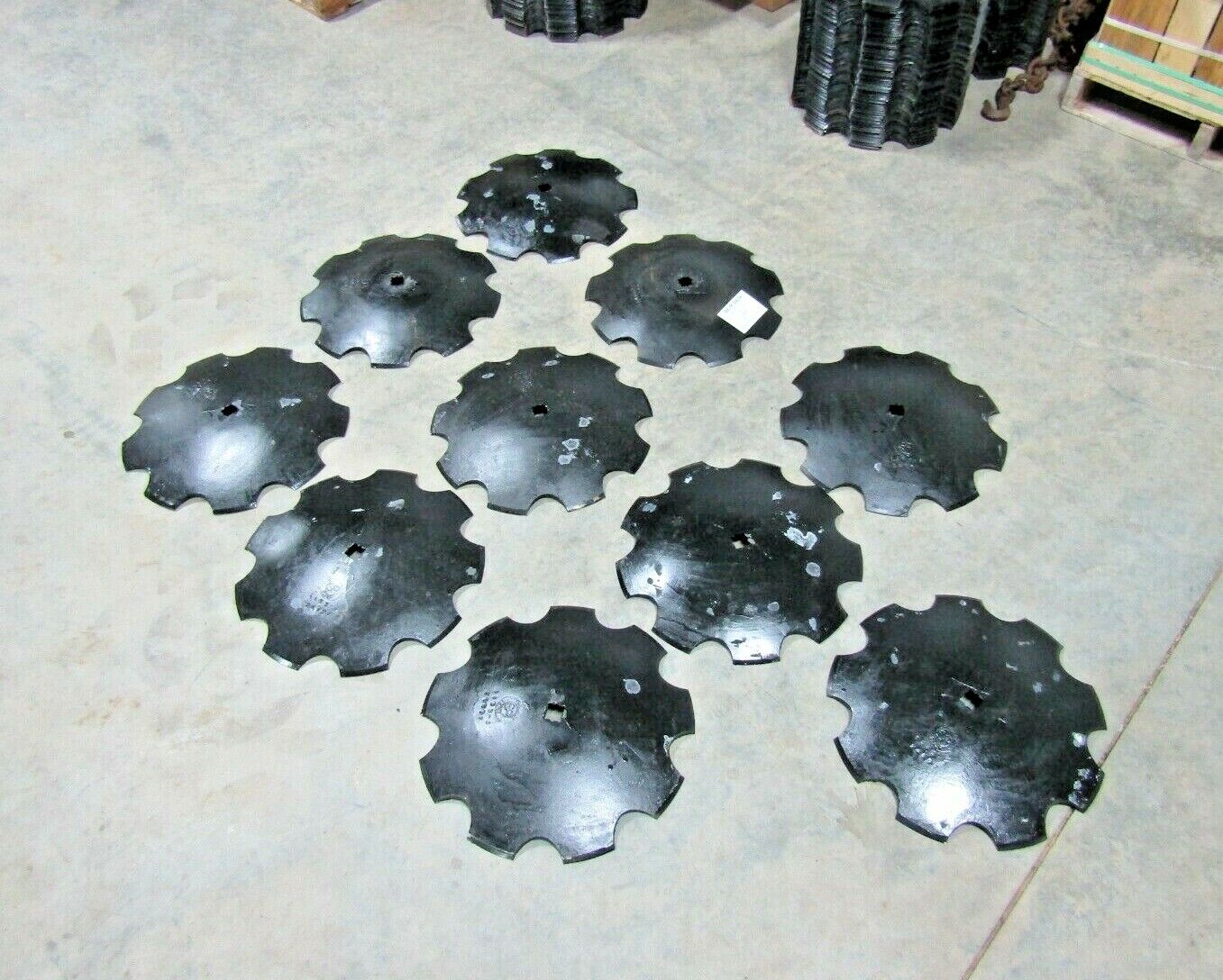 10) 18" DISC HARROW BLADE NOTCHED 3.5MM (9 GAUGE) 7/8" SQUARE OR 1" SQUARE AXLE